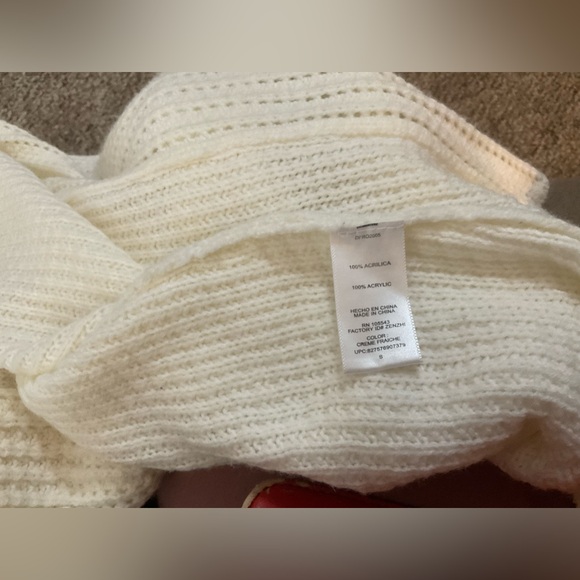 Daisy Fuentes: ladies long sleeves vanilla cream soft  knit cardigan sweater. - Picture 5 of 7